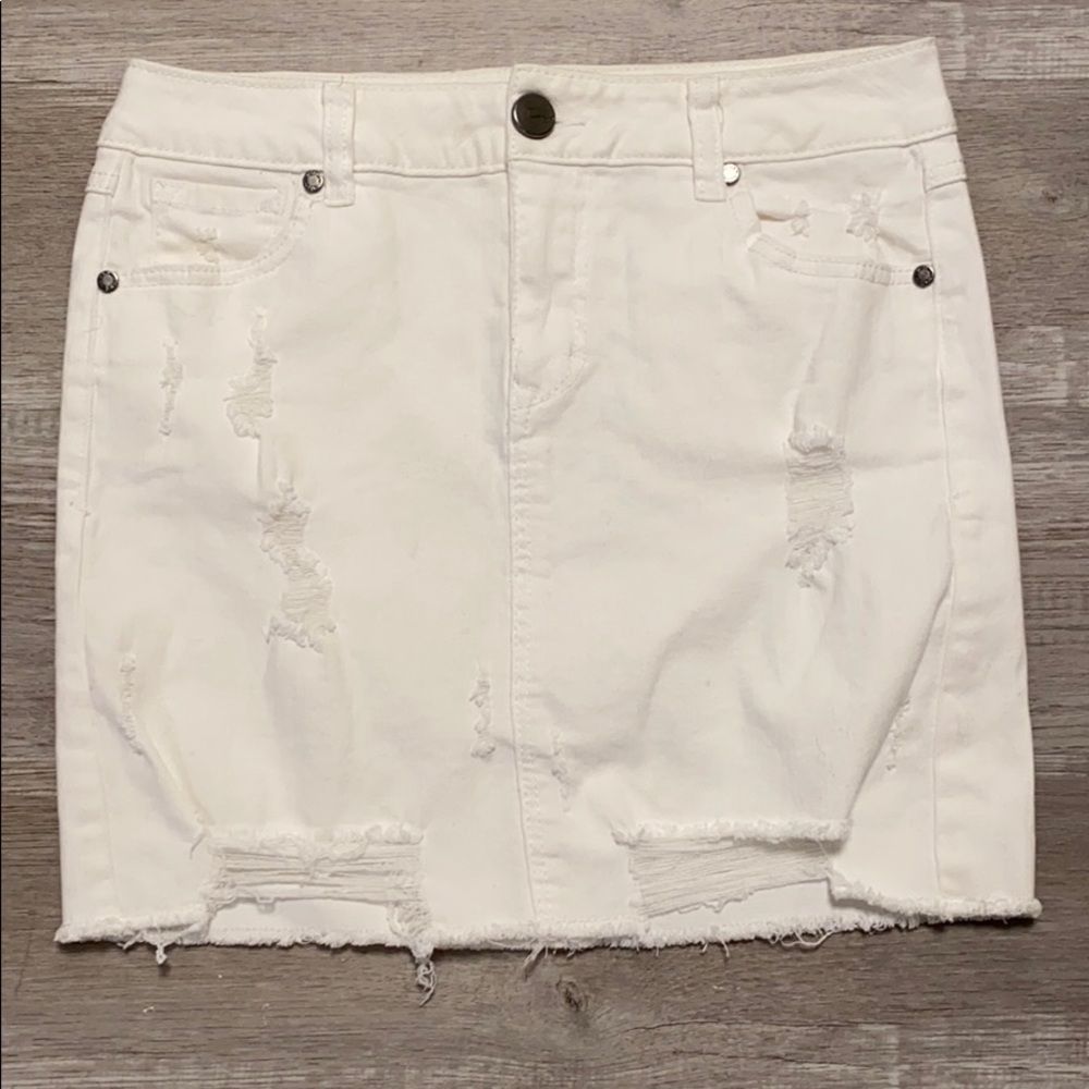 1822 Denim Ripped Jean Skirt White Size 26 fits like a 25 or tight fit 26